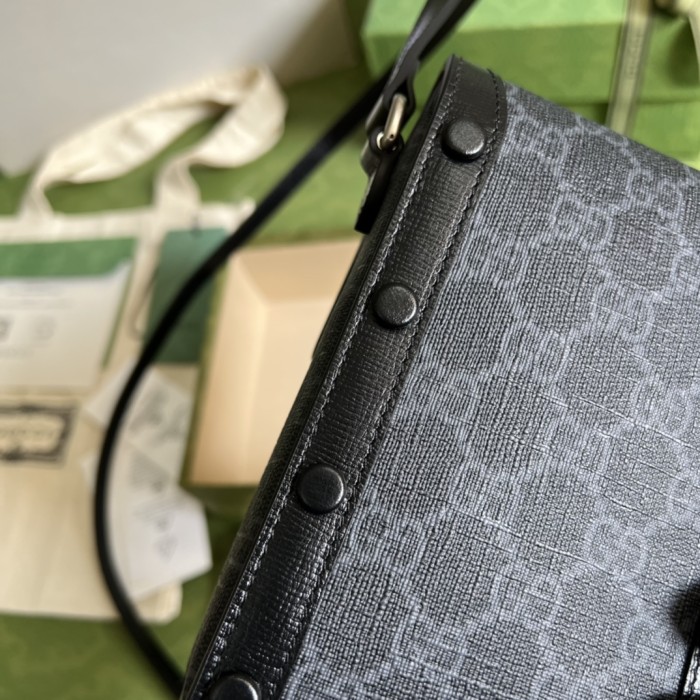  Handbag   Gucci  699402  size  11.5x 17x 4  cm