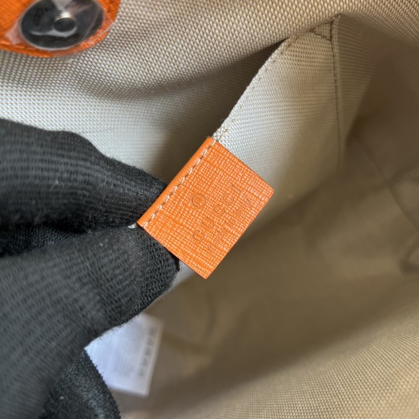  Handbag    Gucci  410812  size  21*20*10  cm 