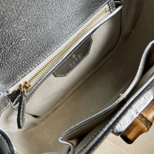  Handbag   Gucci   675797  size  21*15*7  cm