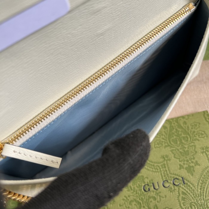  Handbag   Gucci  621892  size  19*10*4  cm