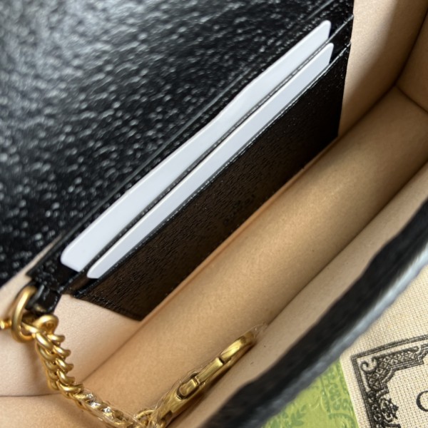 Handbag   Gucci  696817  size  19x 11x 5  cm  