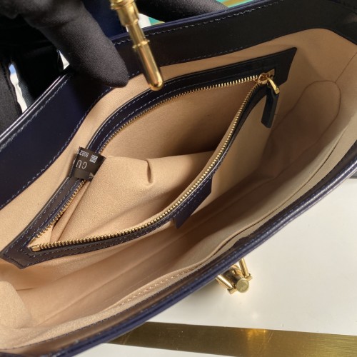  Handbag   Gucci  636709  size  27.5*19*4.5  cm