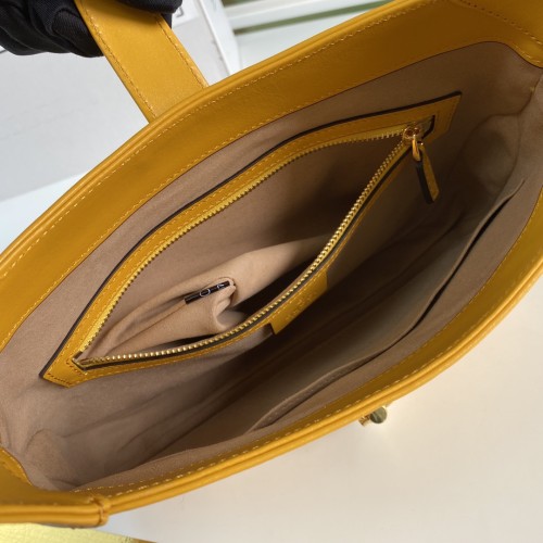  Handbag   Gucci   636709  size  27.5*19*4   cm