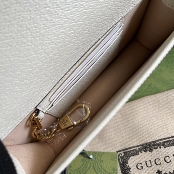  Handbag   Gucci  696817  size  19x 11x 5   cm