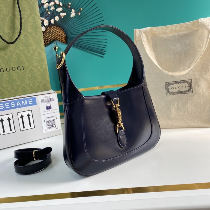  Handbag   Gucci  636709  size  27.5*19*4.5  cm