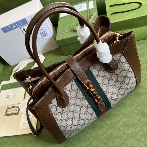 Handbag   Gucci  649015   size  40*30*15  cm
