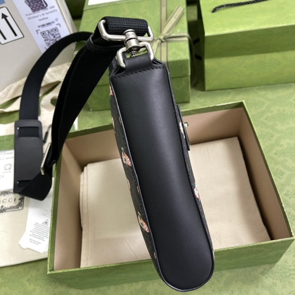  Handbag   Gucci  681021  size  21*23.5*4.5  cm