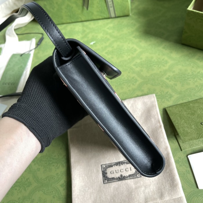 Handbag   Gucci  673016  size  11.5*18*3.5  cm 