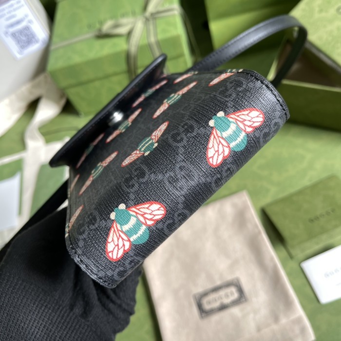 Handbag   Gucci  673016  size  11.5*18*3.5  cm 