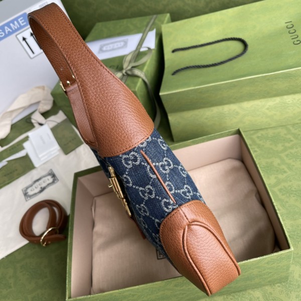 Handbag   Gucci   636706  size  28*19*4.5   cm