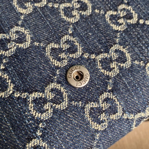  Handbag   Gucci  401231  size  20x4x14  cm