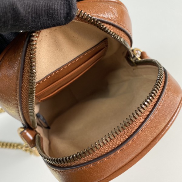 Handbag   Gucci  598597   size  10.5*17*5  cm