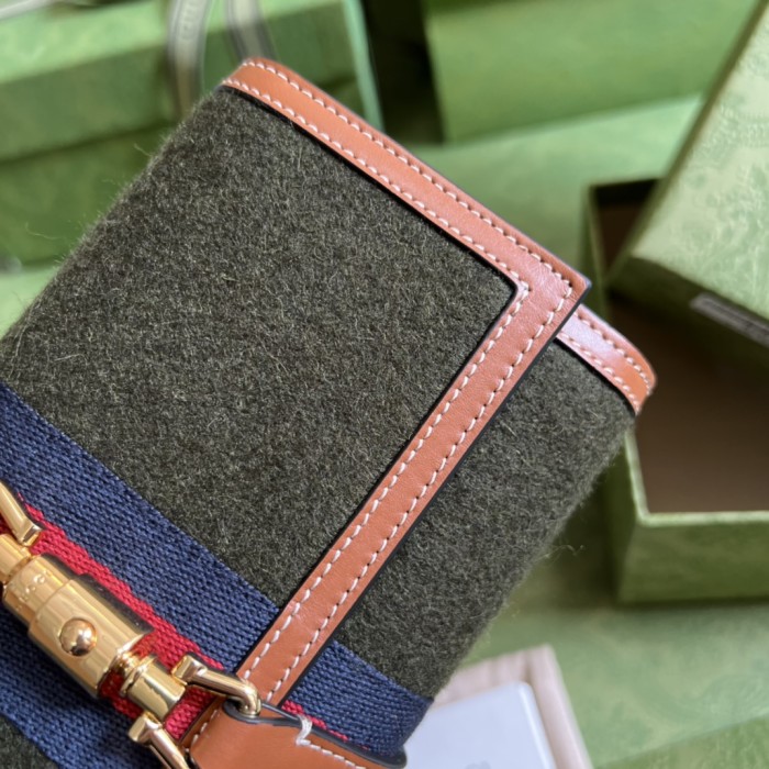  Handbag   Gucci   652681  size  19*10*3.5  cm