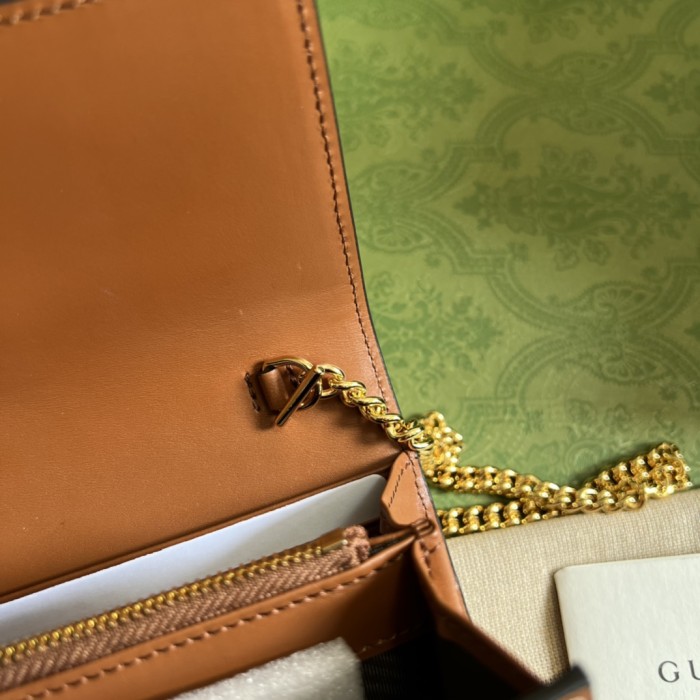  Handbag   Gucci   652681  size  19*10*3.5  cm