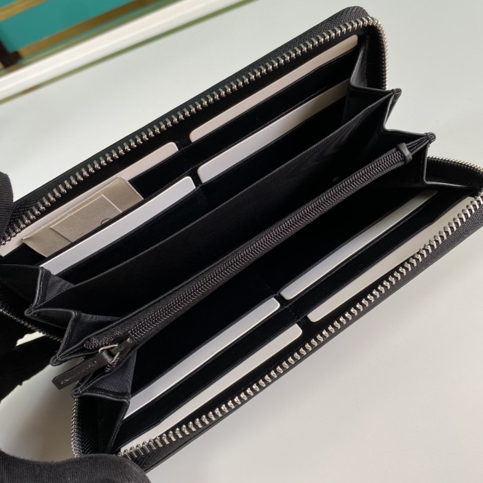  Handbag   Gucci  451273  size  19*10.5*2.5  cm