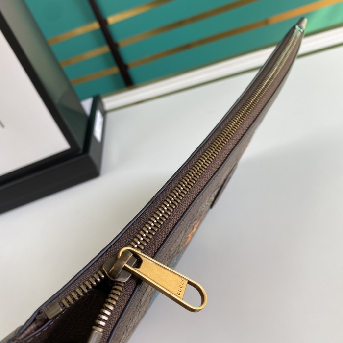  Handbag   Gucci  647925   size  30.5*21*1.5   cm