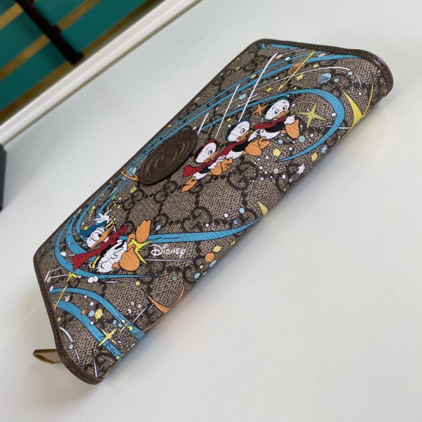  Handbag   Gucci  647940  size  19*10.5*2.5   cm