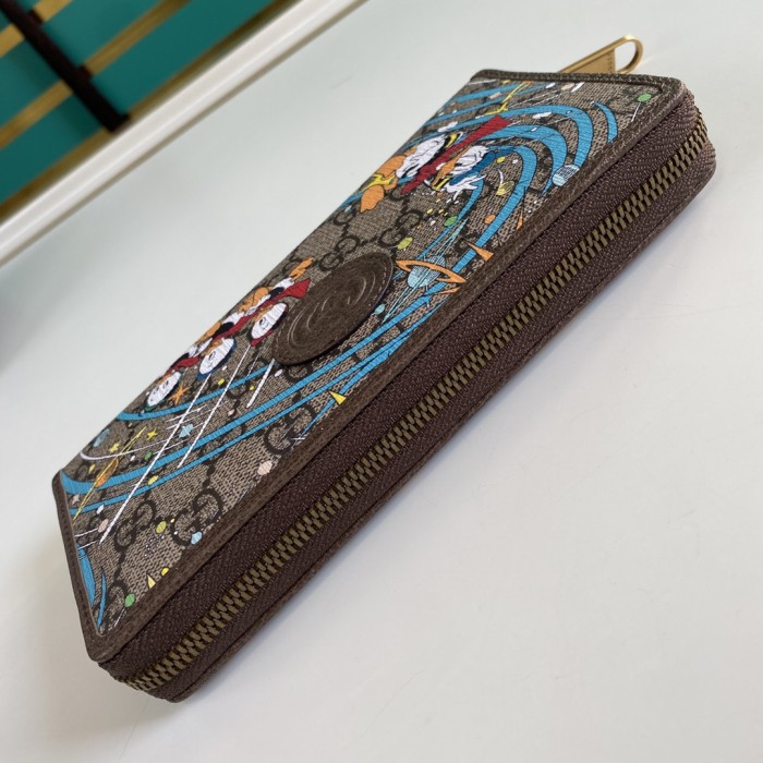  Handbag   Gucci  647940  size  19*10.5*2.5   cm