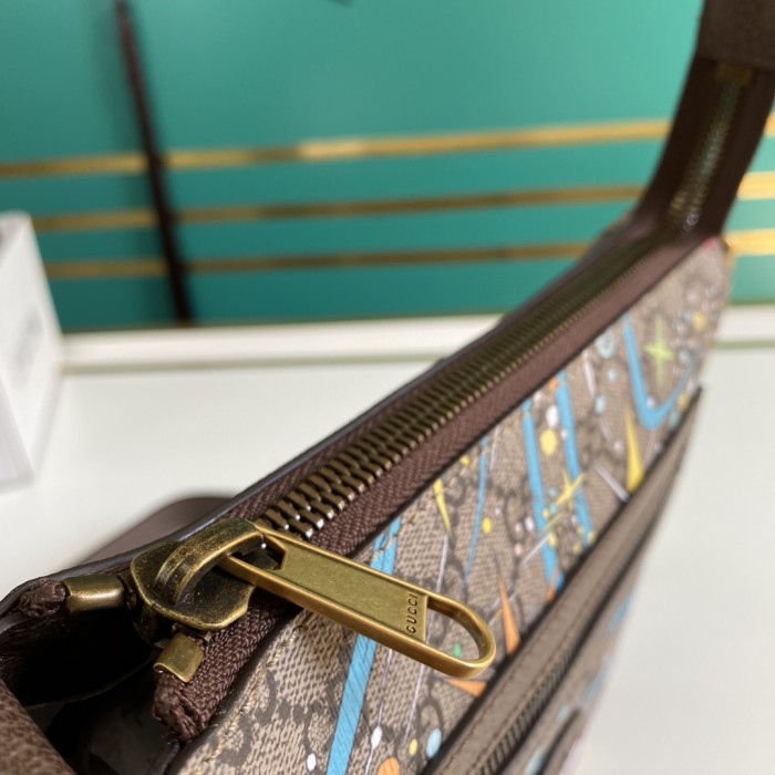  Handbag   Gucci   645054  size  21*23*4   cm