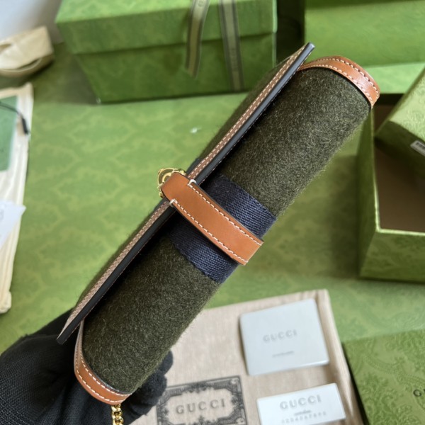  Handbag   Gucci   652681  size  19*10*3.5  cm