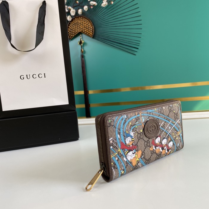  Handbag   Gucci  647940  size  19*10.5*2.5   cm