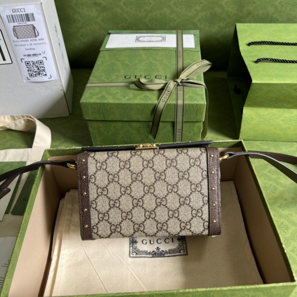  Handbag   Gucci   678460   size  18.5*10.5*7.5  cm