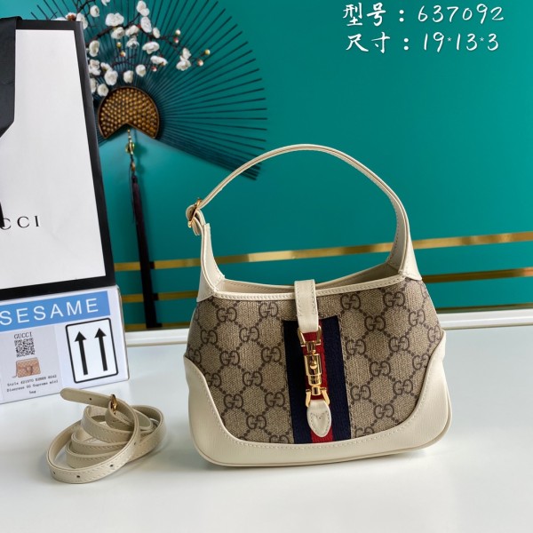  Handbag   Gucci  637092  size  19*13*3   cm