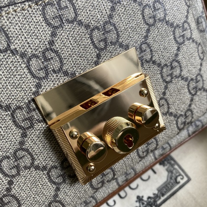  Handbag   Gucci  658487  size  21*14*5  cm