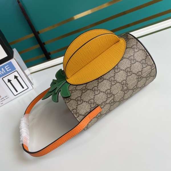 Handbag   Gucci   580850  size  19*17*11  cm