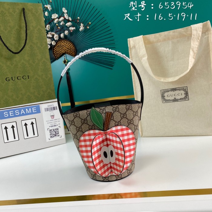  Handbag   Gucci  653954  size  16.5*19*11   cm