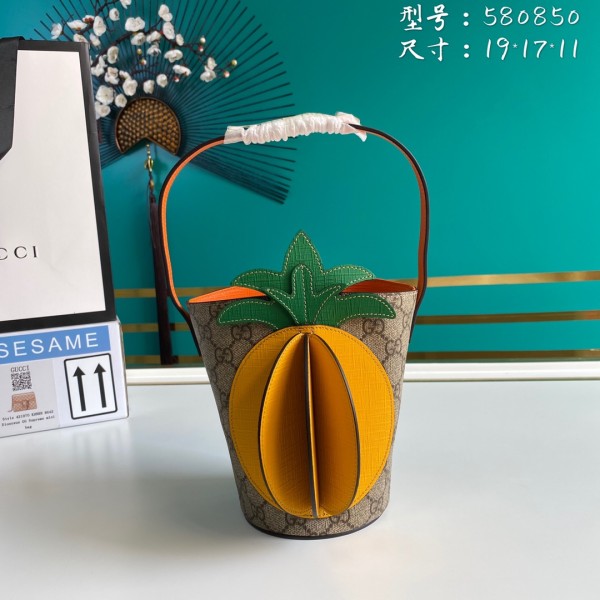 Handbag   Gucci   580850  size  19*17*11  cm