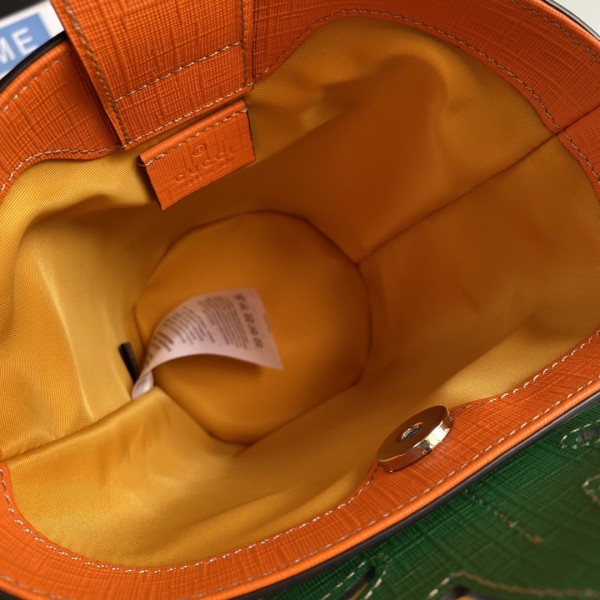 Handbag   Gucci   580850  size  19*17*11  cm