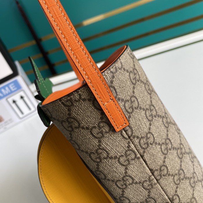 Handbag   Gucci   580850  size  19*17*11  cm