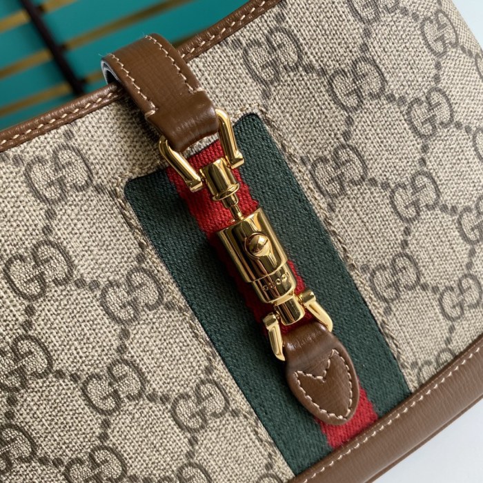  Handbag   Gucci  637092  size  19*13*3  size  