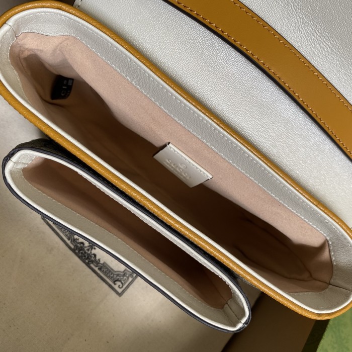  Handbag   Gucci   658487  size  21*14*5  cm