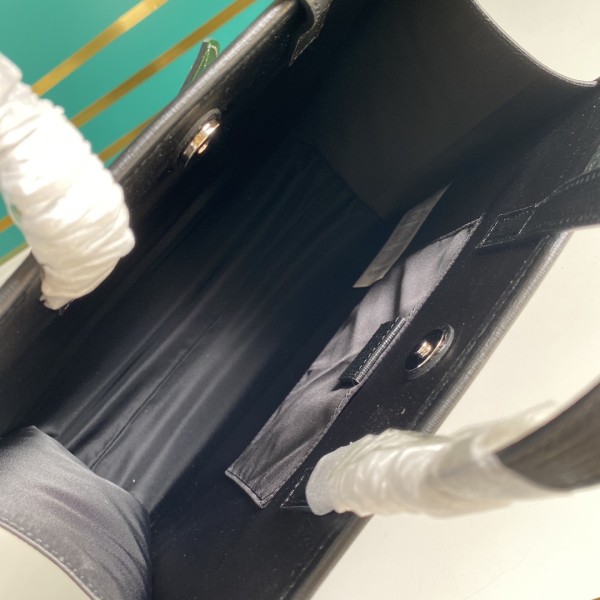 Handbag   Gucci  648797  size  28*25*11  cm