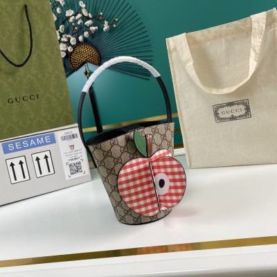  Handbag   Gucci  653954  size  16.5*19*11   cm