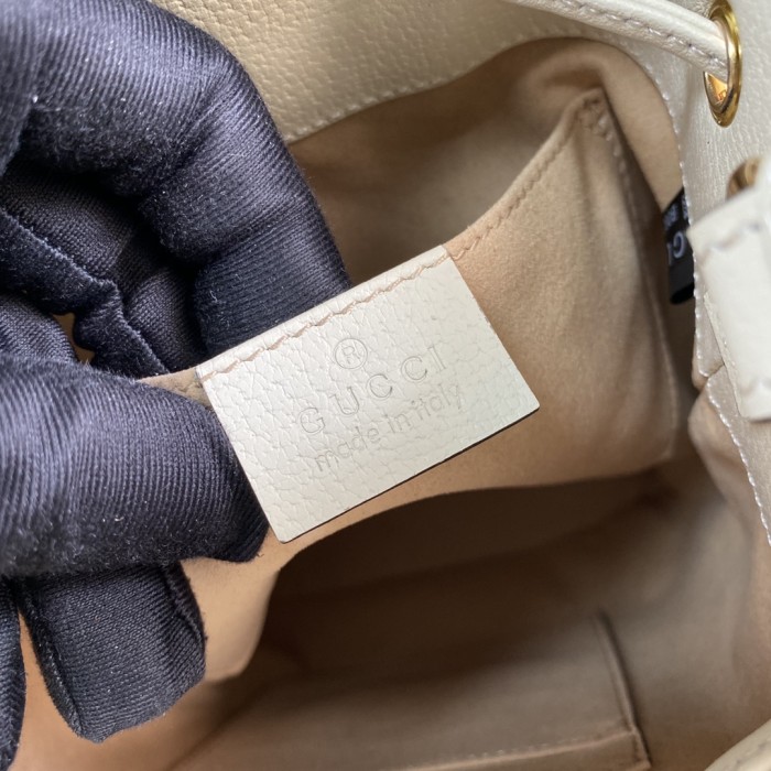  Handbag   Gucci  610846   size  20.5*26*11   cm