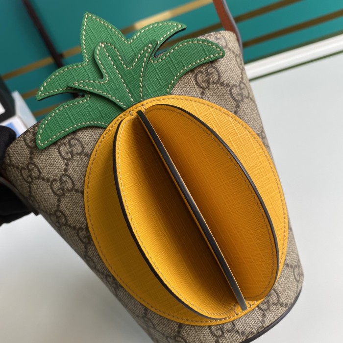 Handbag   Gucci   580850  size  19*17*11  cm