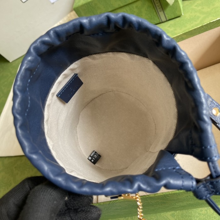  Handbag  Gucci 637115 size 14*16*14 cm