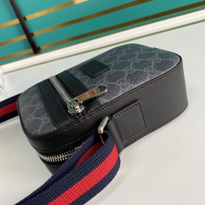  Handbag   Gucci   598103  size  14.5*18*6   cm