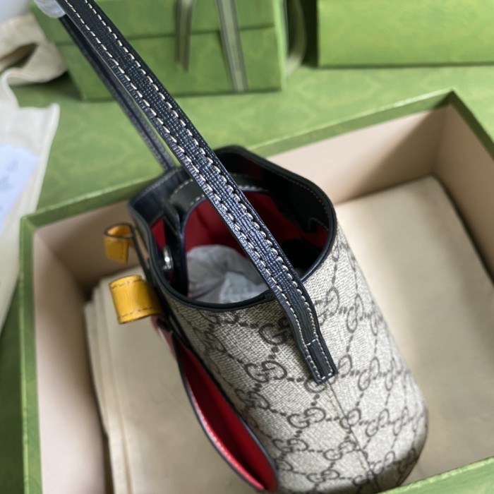  Handbag  Gucci 666277 size 11*20*16.5 cm