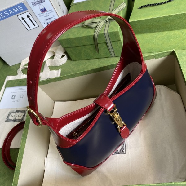  Handbag   Gucci  636706   size  28*19*4.5  cm