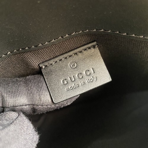  Handbag   Gucci  598113  size  24*17*3.5   cm