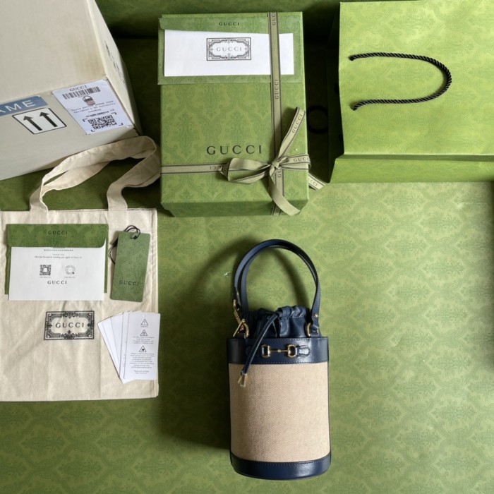  Handbag  Gucci 637115 size 14*16*14 cm