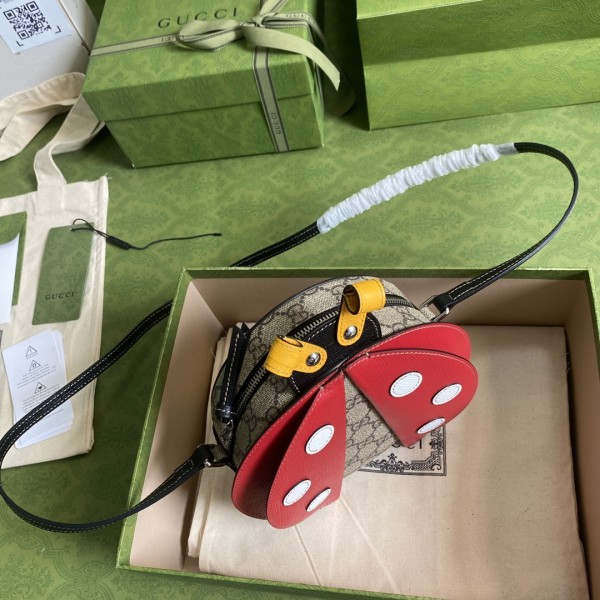  Handbag  Gucci 664080 size 19*22*7 cm