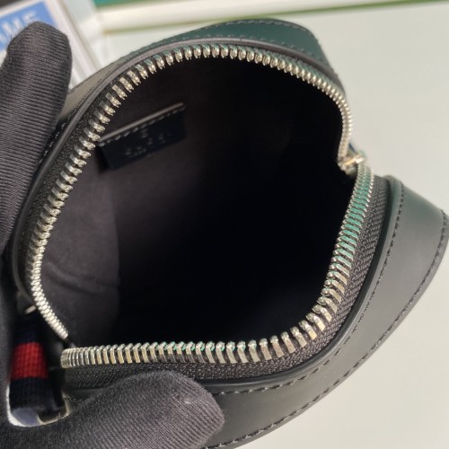  Handbag   Gucci   598103  size  14.5*18*6   cm