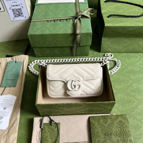  Handbag   Gucci  699757  size  16.5x10.2x5.1 cm