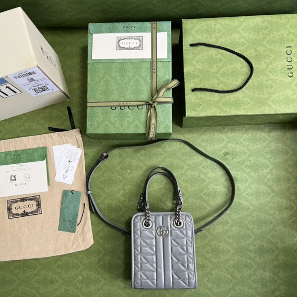  Handbag   Gucci 696123  size  16x19x7 cm