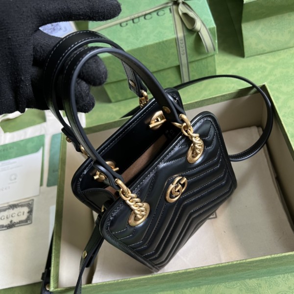  Handbag   Gucci  696123  size 16x19x7 cm